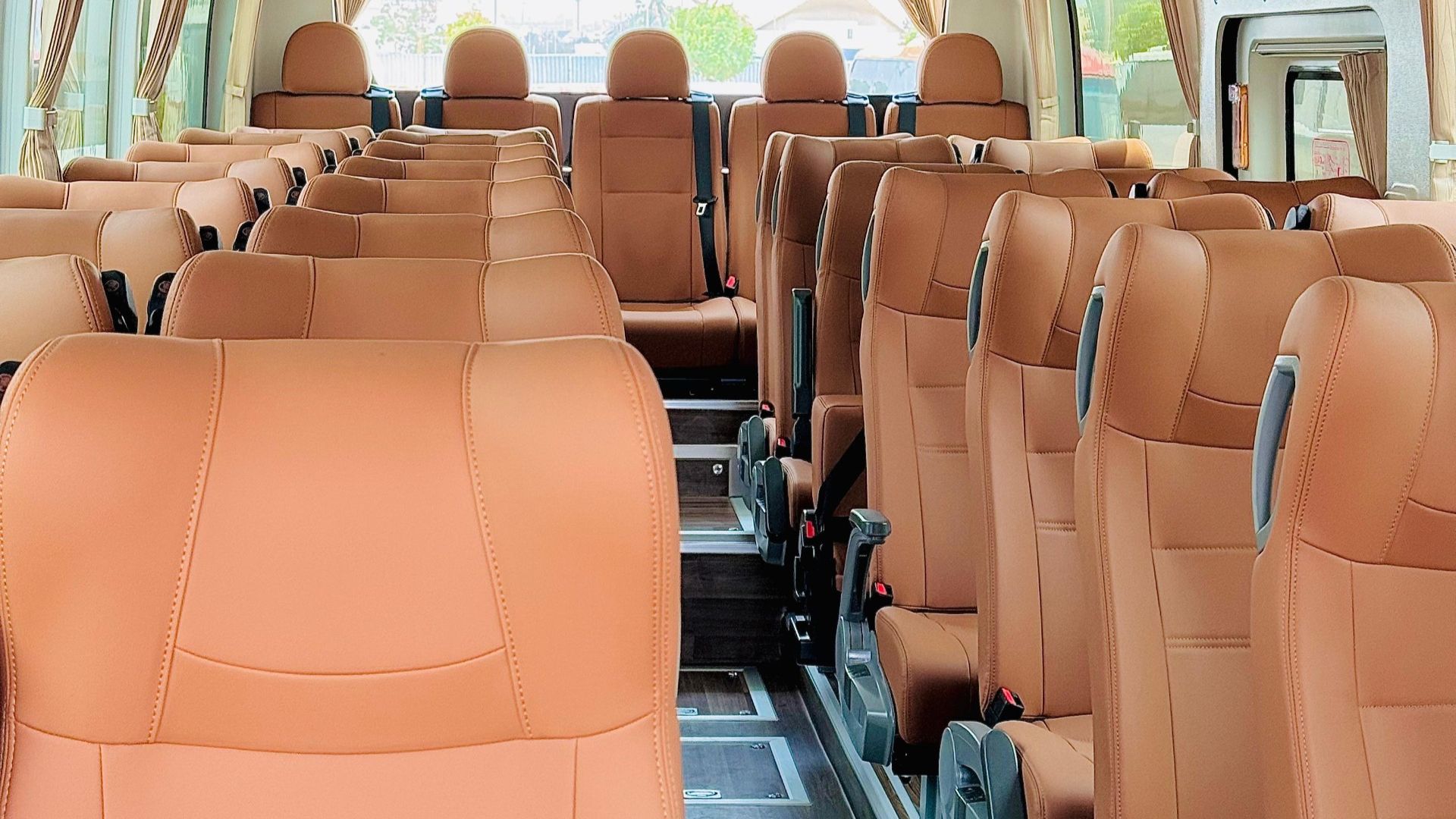 39 seater yutong bus new model for city tour dubai and abu dhabi rent in daily base or monthly 39 seater yutong bus new model for city tour dubai and abu dhabi rent in daily base or monthly